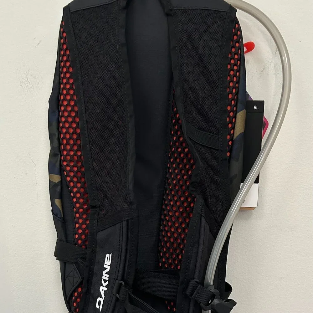 Dakine Shuttle Hydration Pack - 6L, Cascade Camo